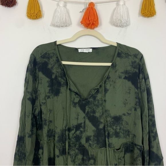 Beachlunchlounge Tiered Green Black Tie Dye Blouse Size Large - Picture 3 of 10